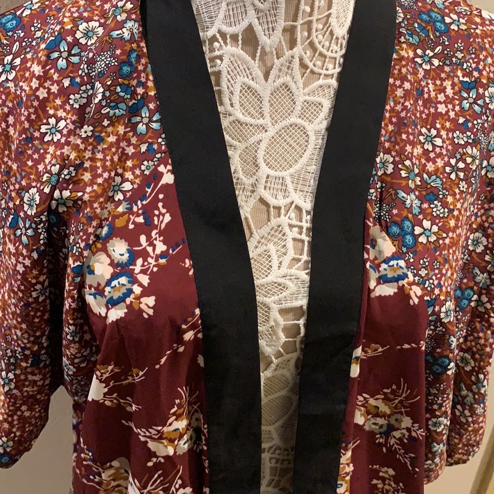 Beautiful brand New Open Robe - Picture 2 of 5